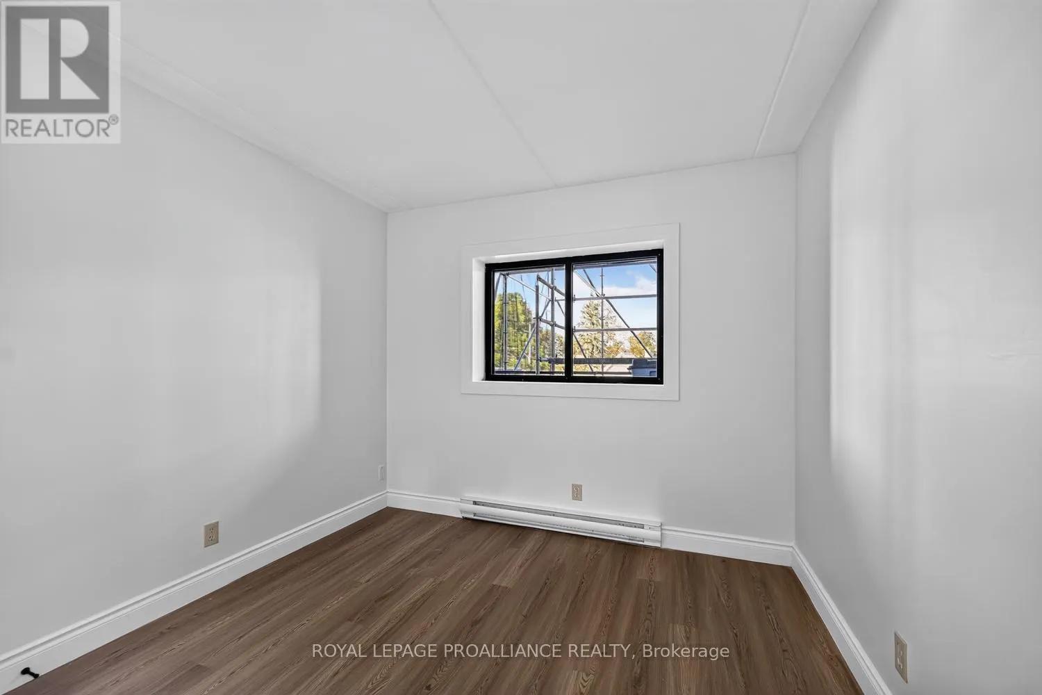 303 - 95 WINDSOR DRIVE