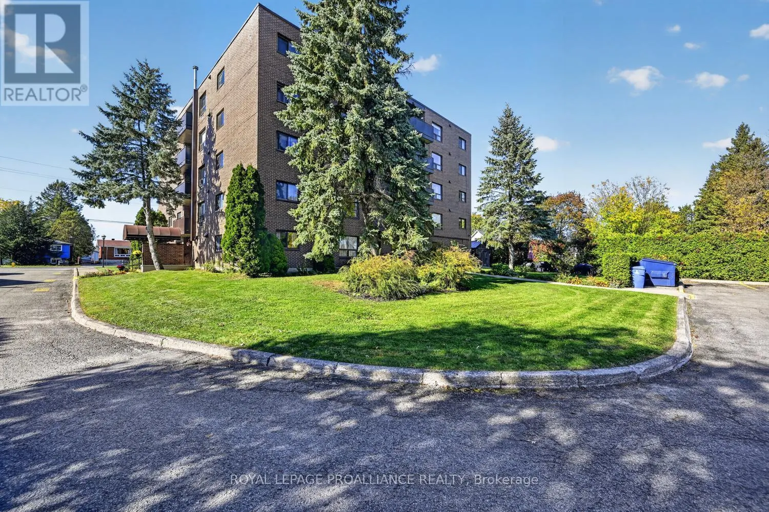 303 - 95 WINDSOR DRIVE