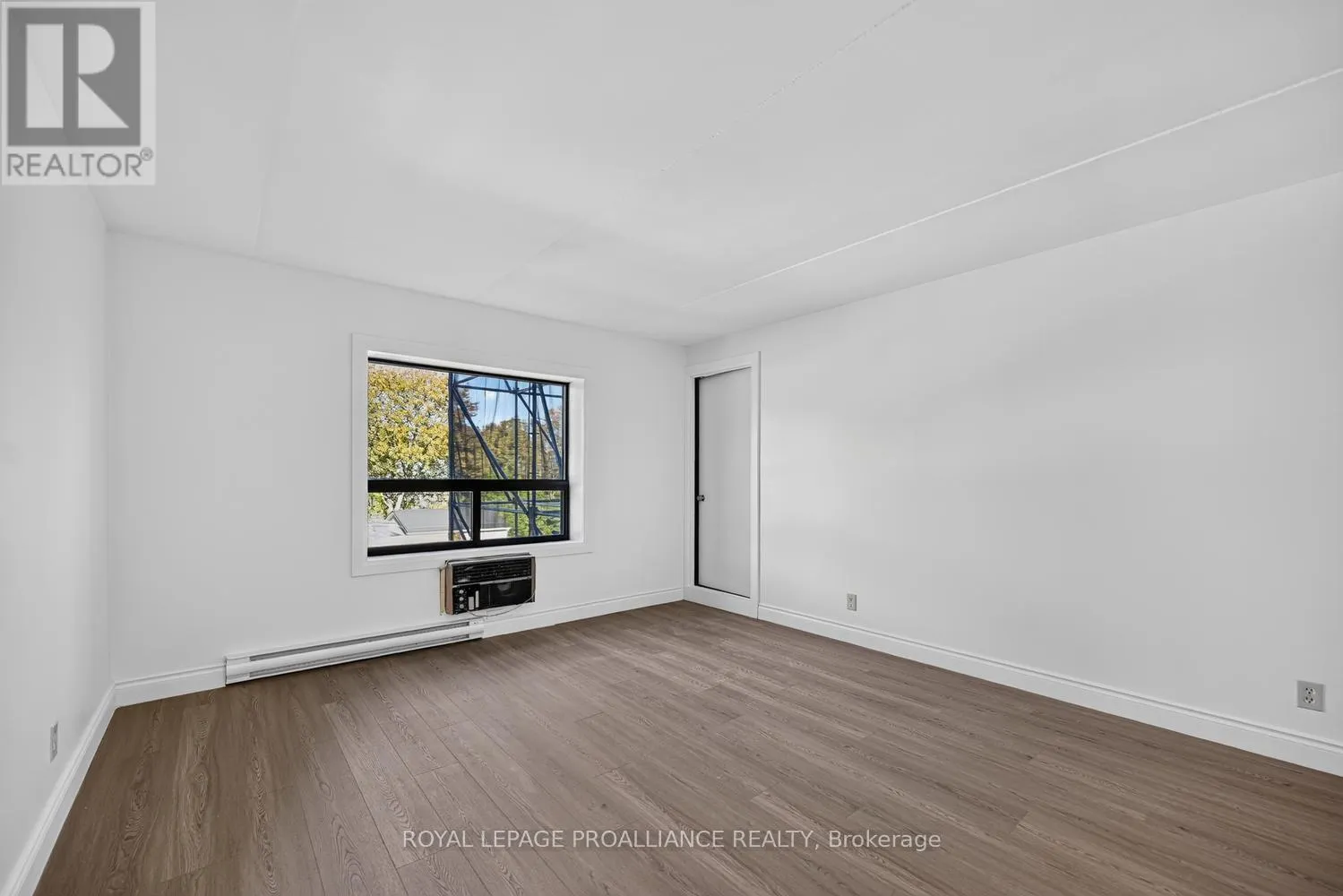303 - 95 WINDSOR DRIVE