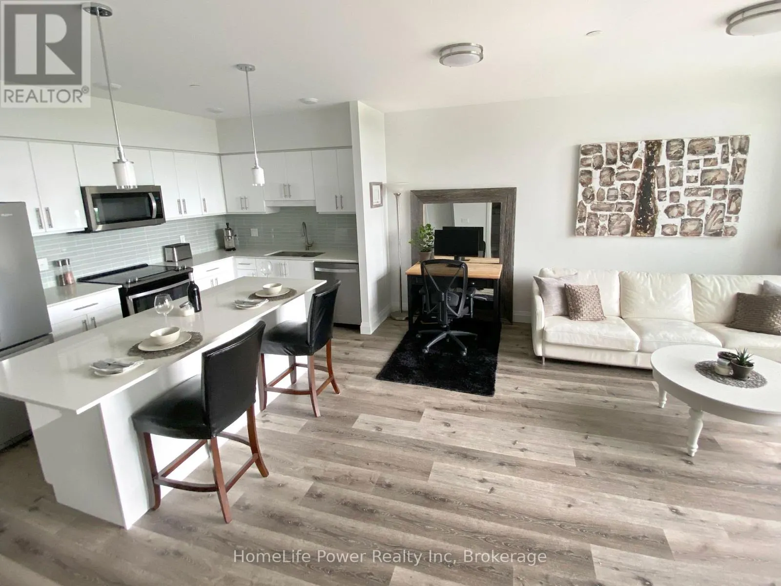 608 - 399 QUEEN STREET S #608