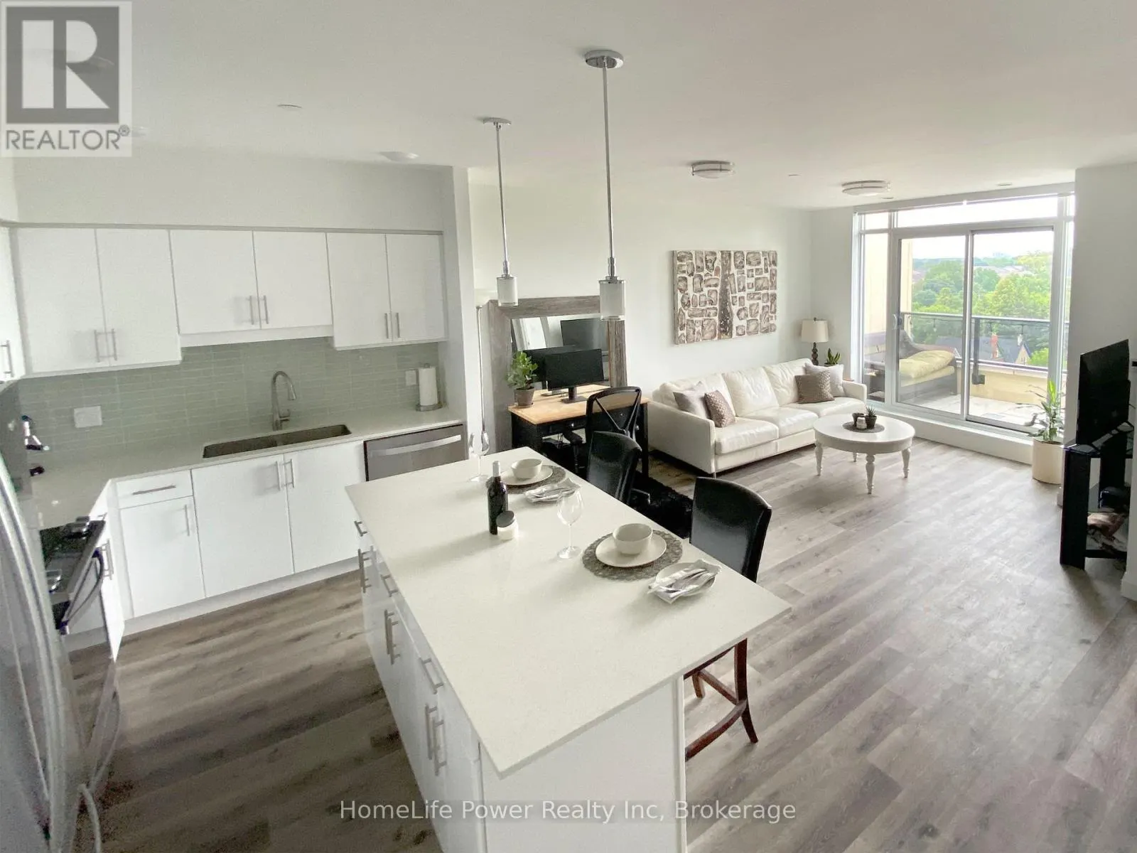 608 - 399 QUEEN STREET S #608