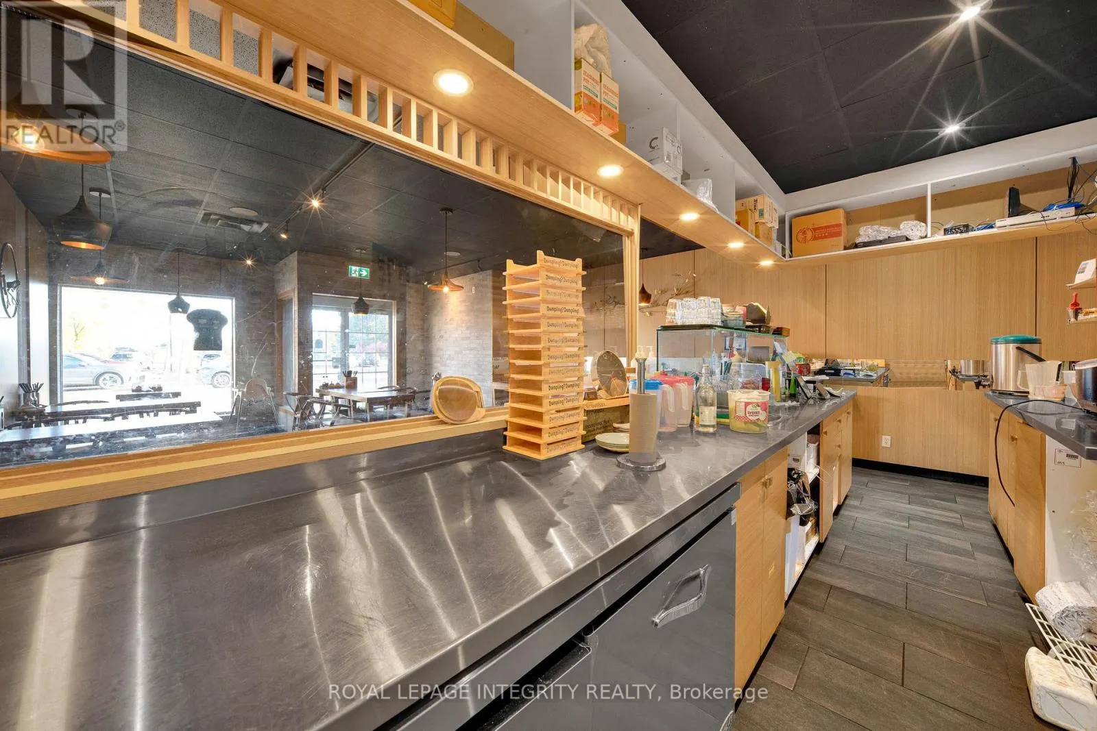 1-3 - 261 CENTREPOINTE DRIVE
