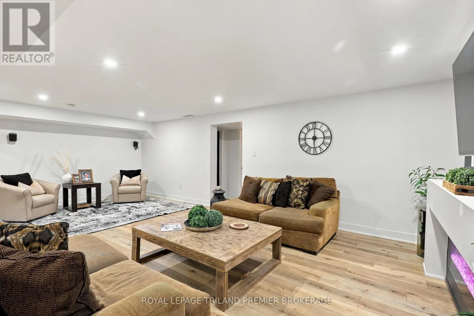 745 KLEINBURG DRIVE