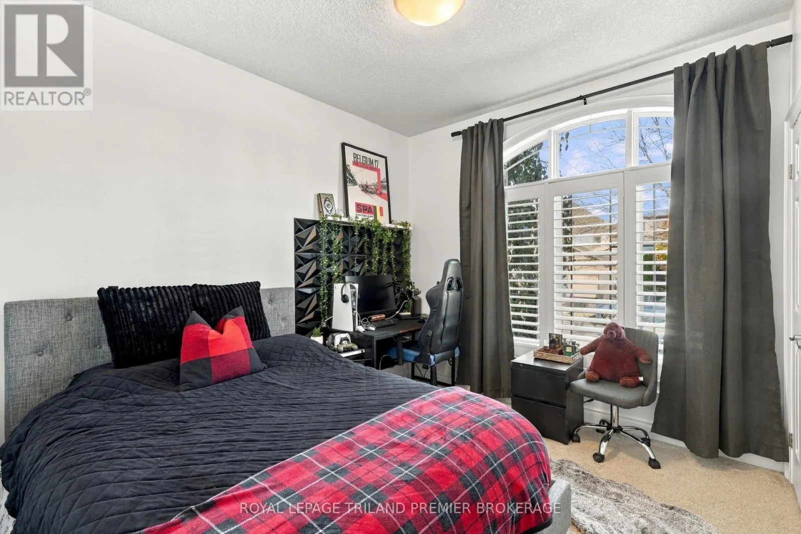 745 KLEINBURG DRIVE