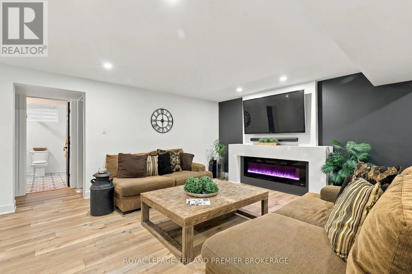 745 KLEINBURG DRIVE