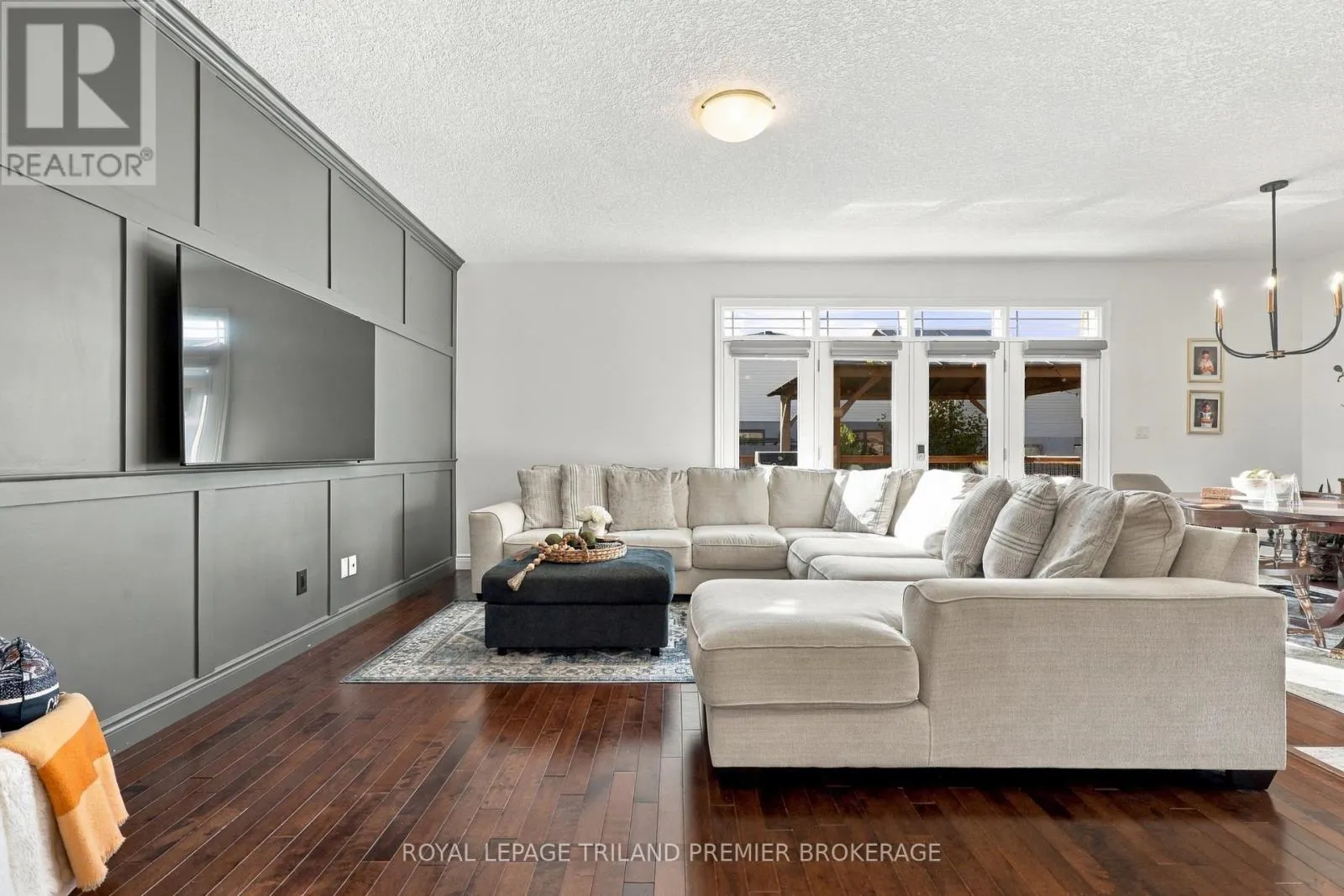 745 KLEINBURG DRIVE