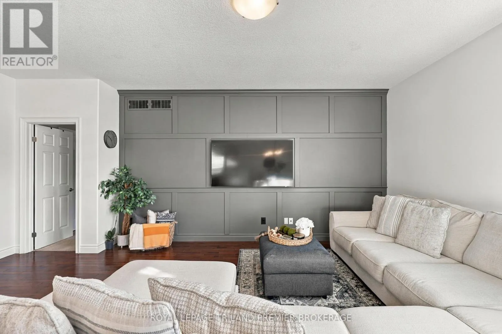 745 KLEINBURG DRIVE