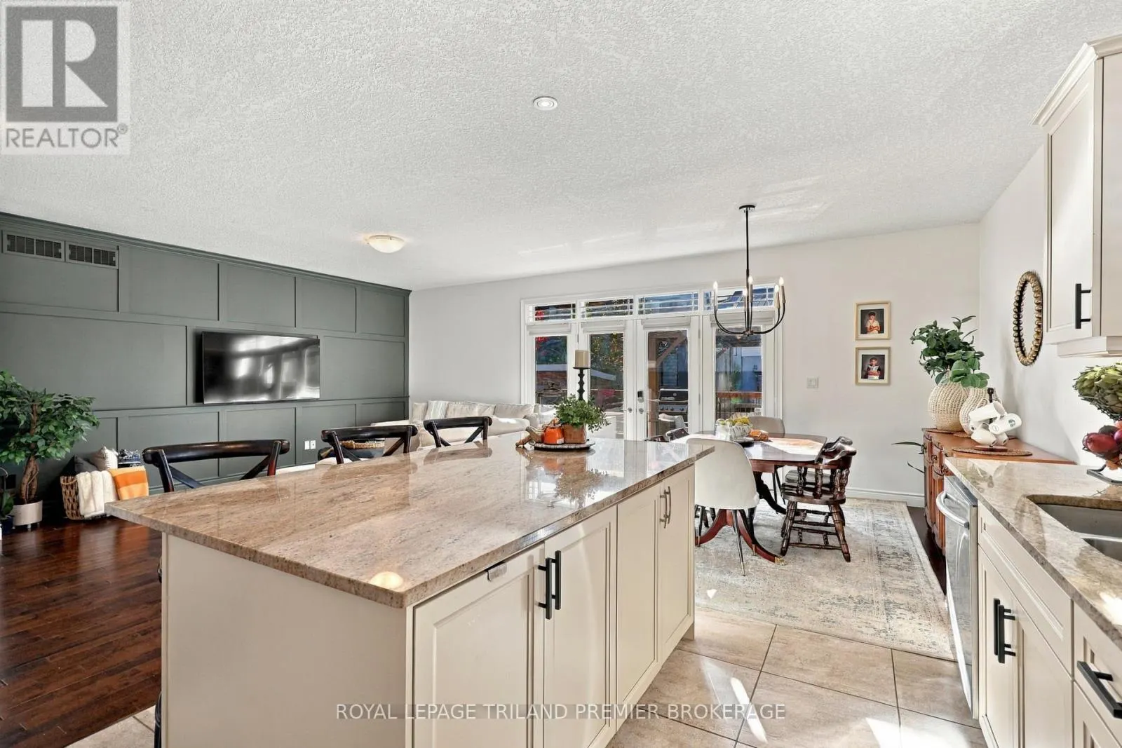 745 KLEINBURG DRIVE