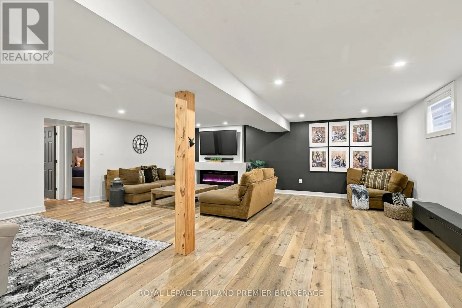 745 KLEINBURG DRIVE