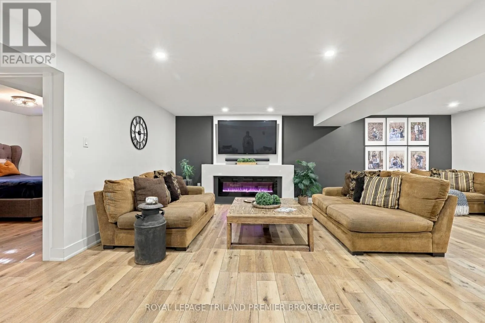 745 KLEINBURG DRIVE