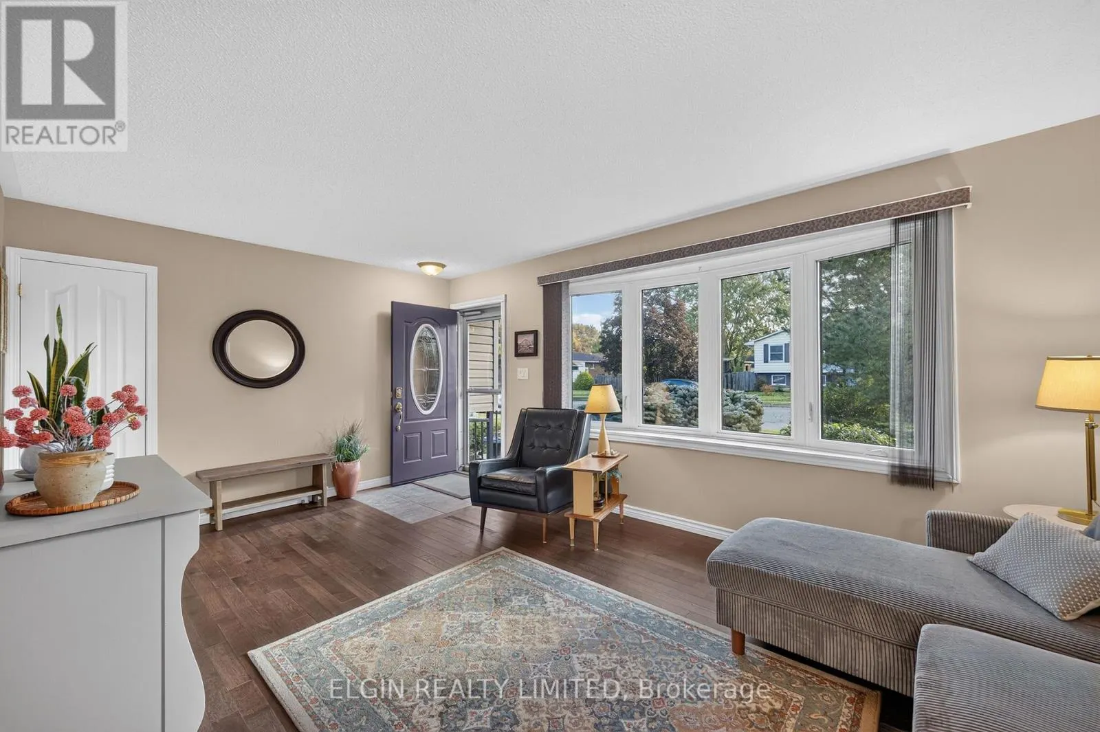6 ALDBOROUGH AVENUE