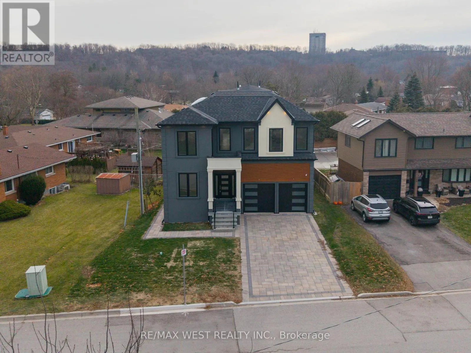185 RIVERVIEW BOULEVARD