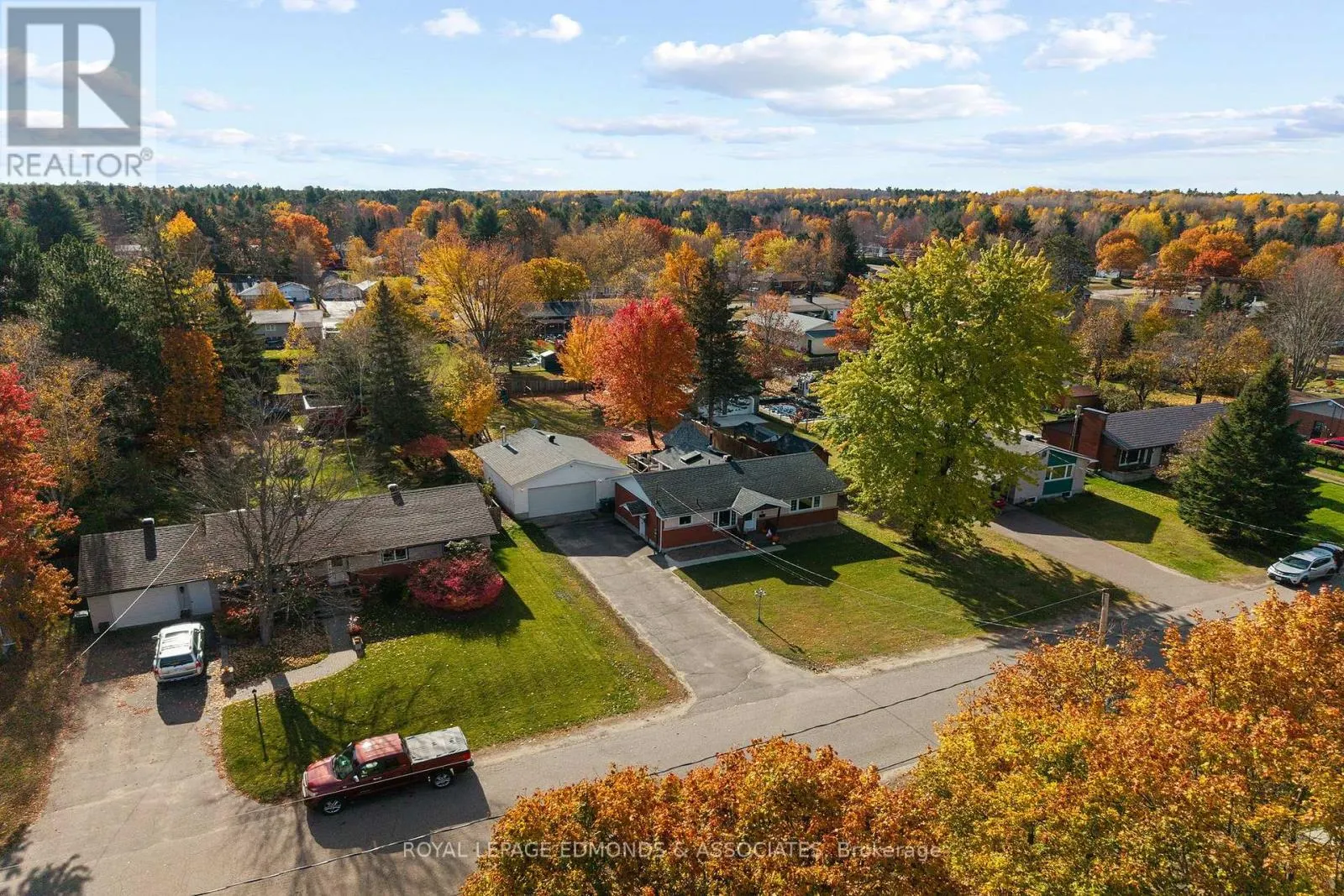 10 SUNSET CRESCENT