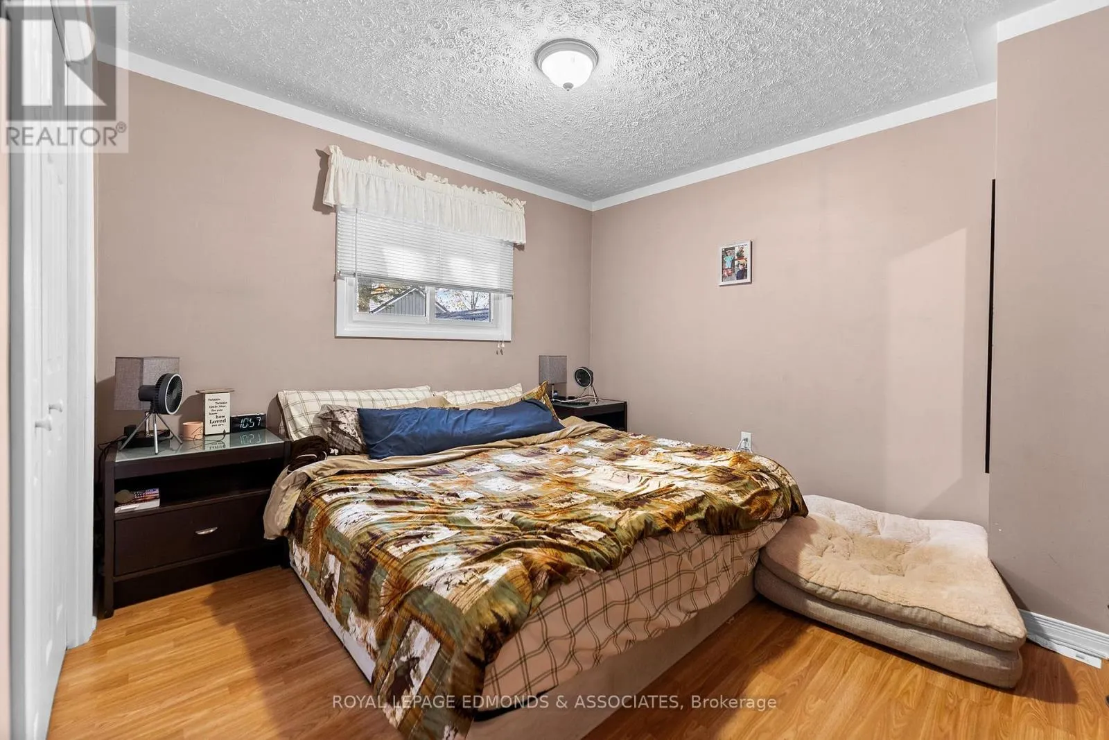 10 SUNSET CRESCENT