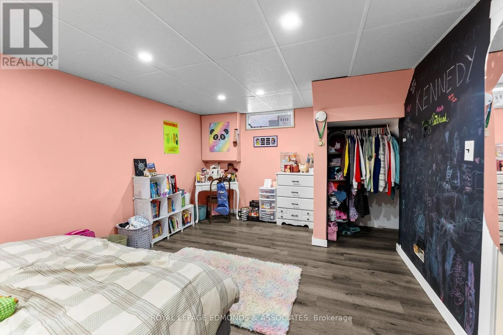 10 SUNSET CRESCENT