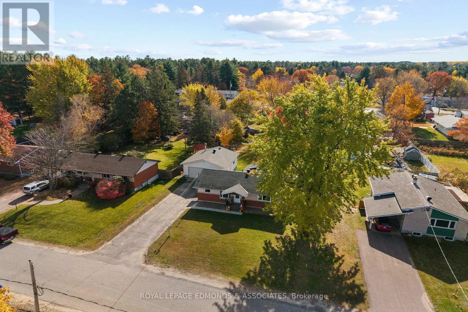 10 SUNSET CRESCENT