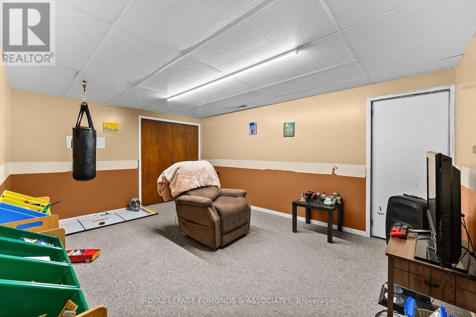 10 SUNSET CRESCENT