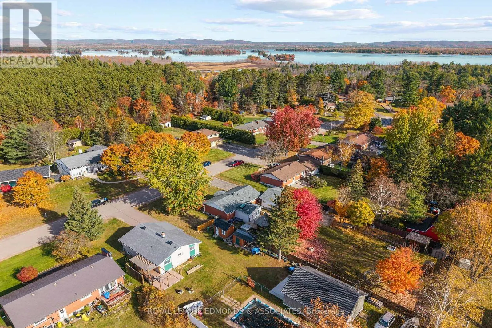 10 SUNSET CRESCENT