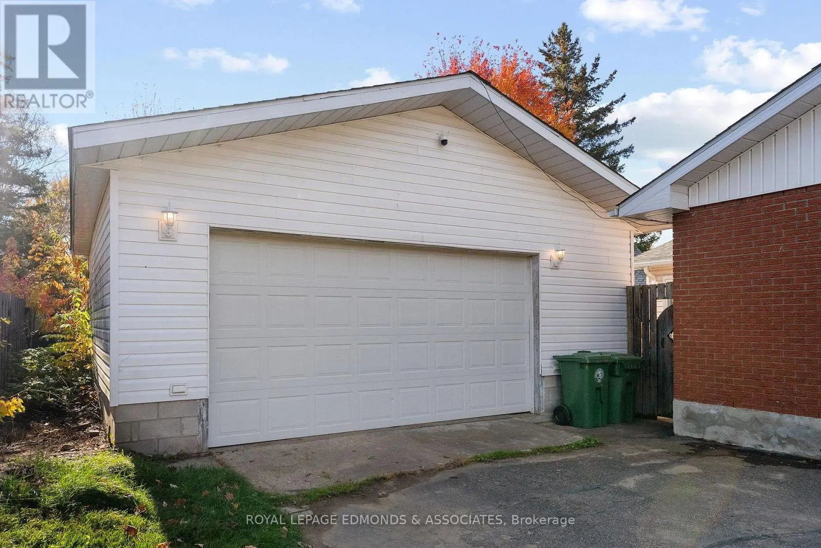 10 SUNSET CRESCENT