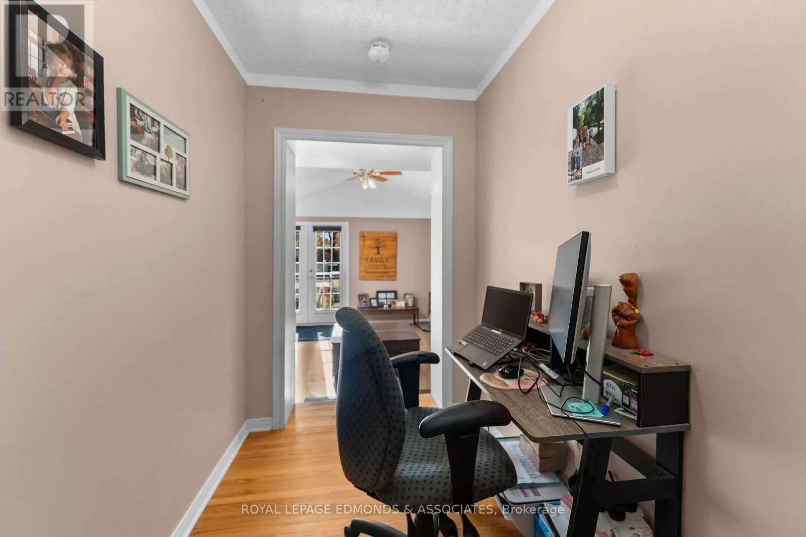 10 SUNSET CRESCENT