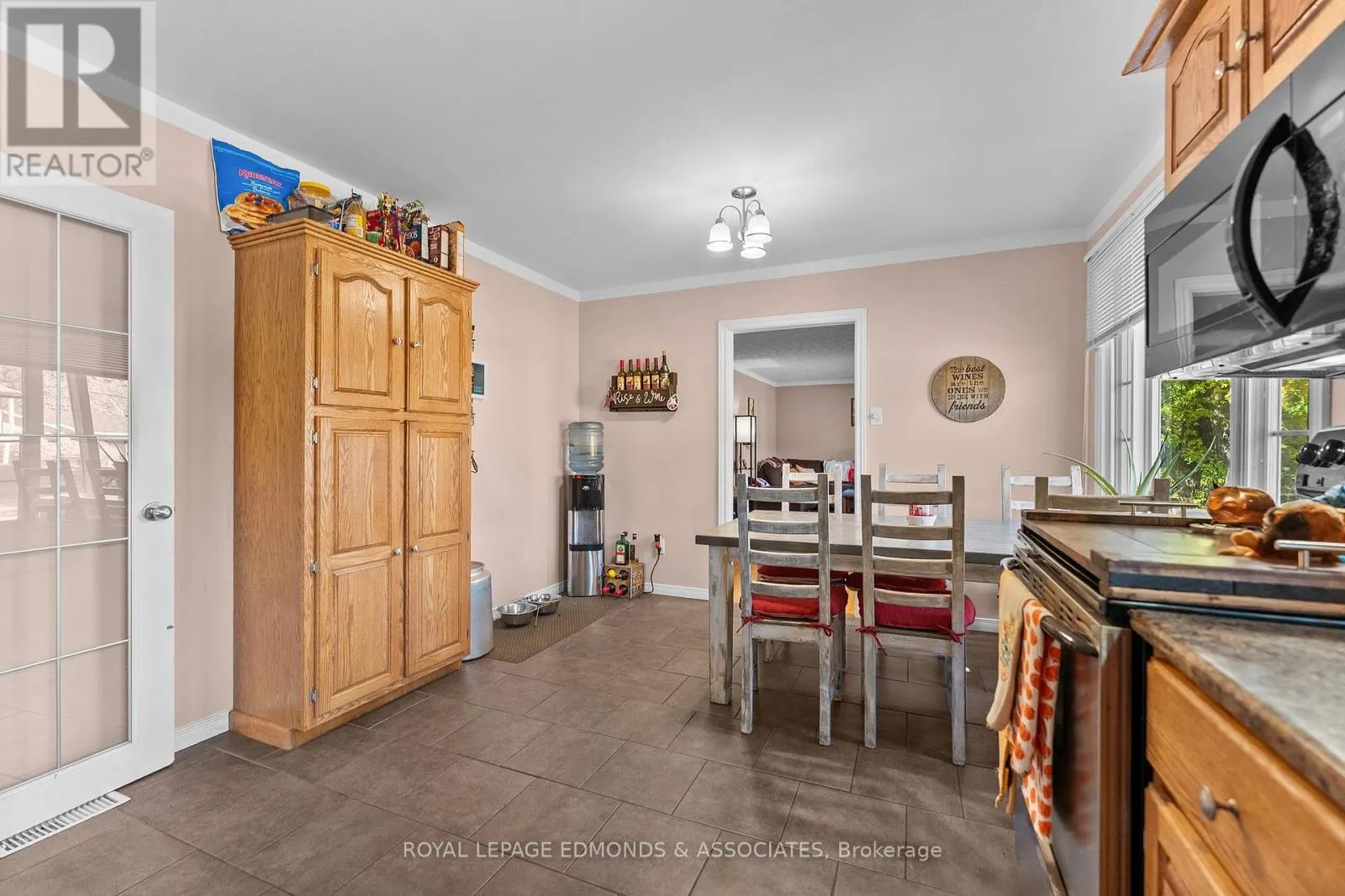 10 SUNSET CRESCENT