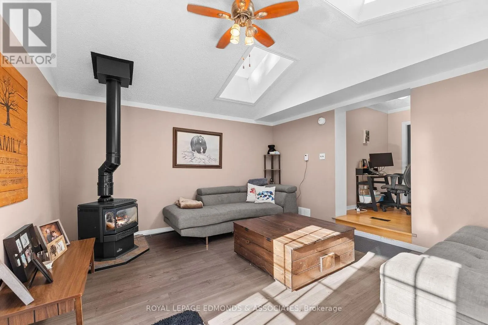 10 SUNSET CRESCENT