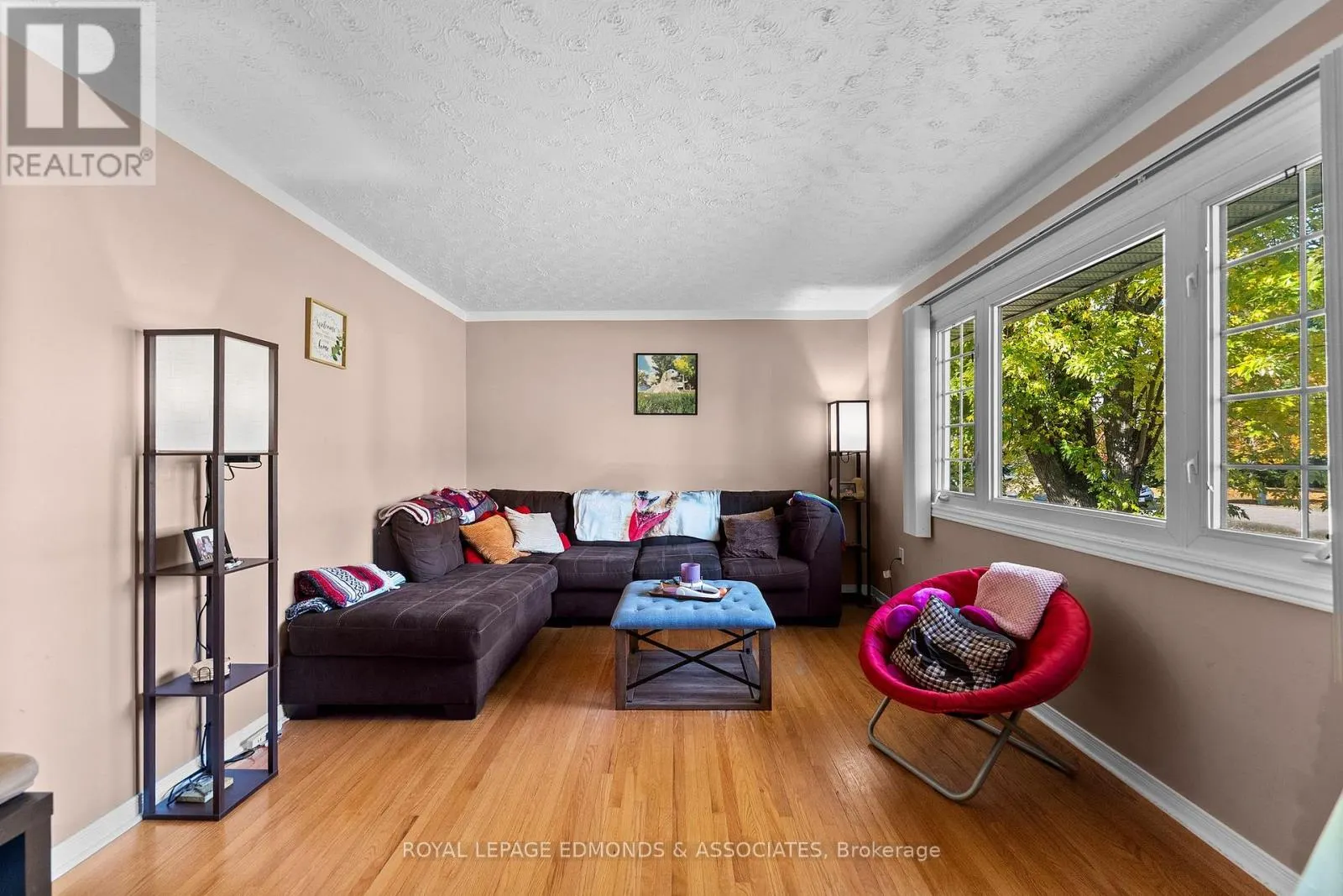10 SUNSET CRESCENT