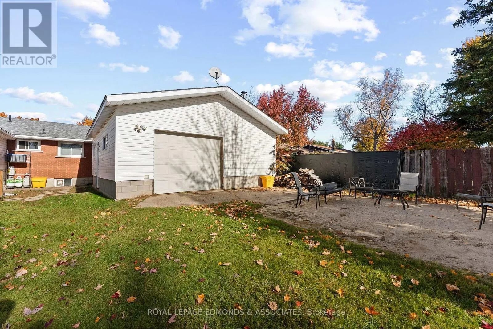 10 SUNSET CRESCENT