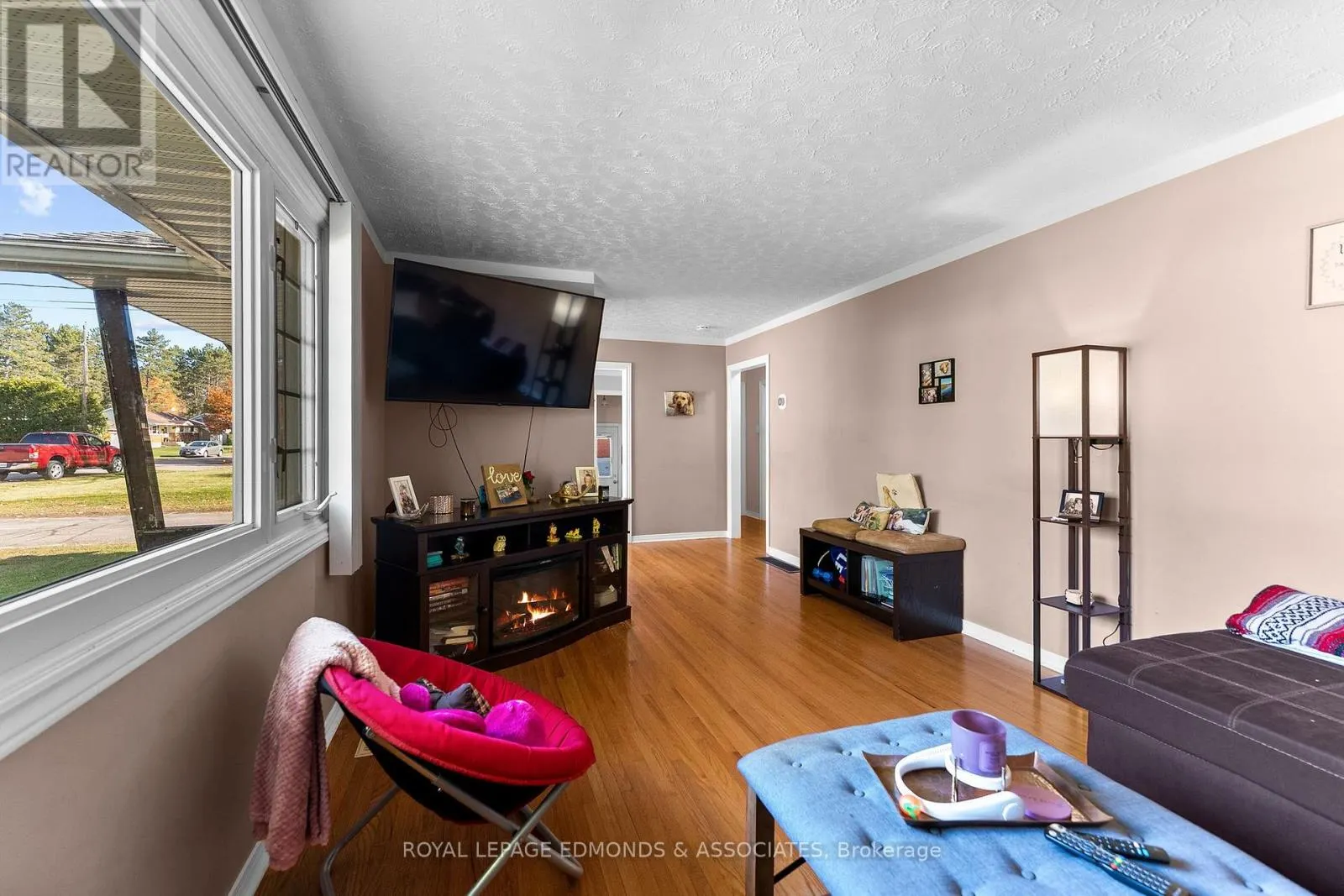 10 SUNSET CRESCENT