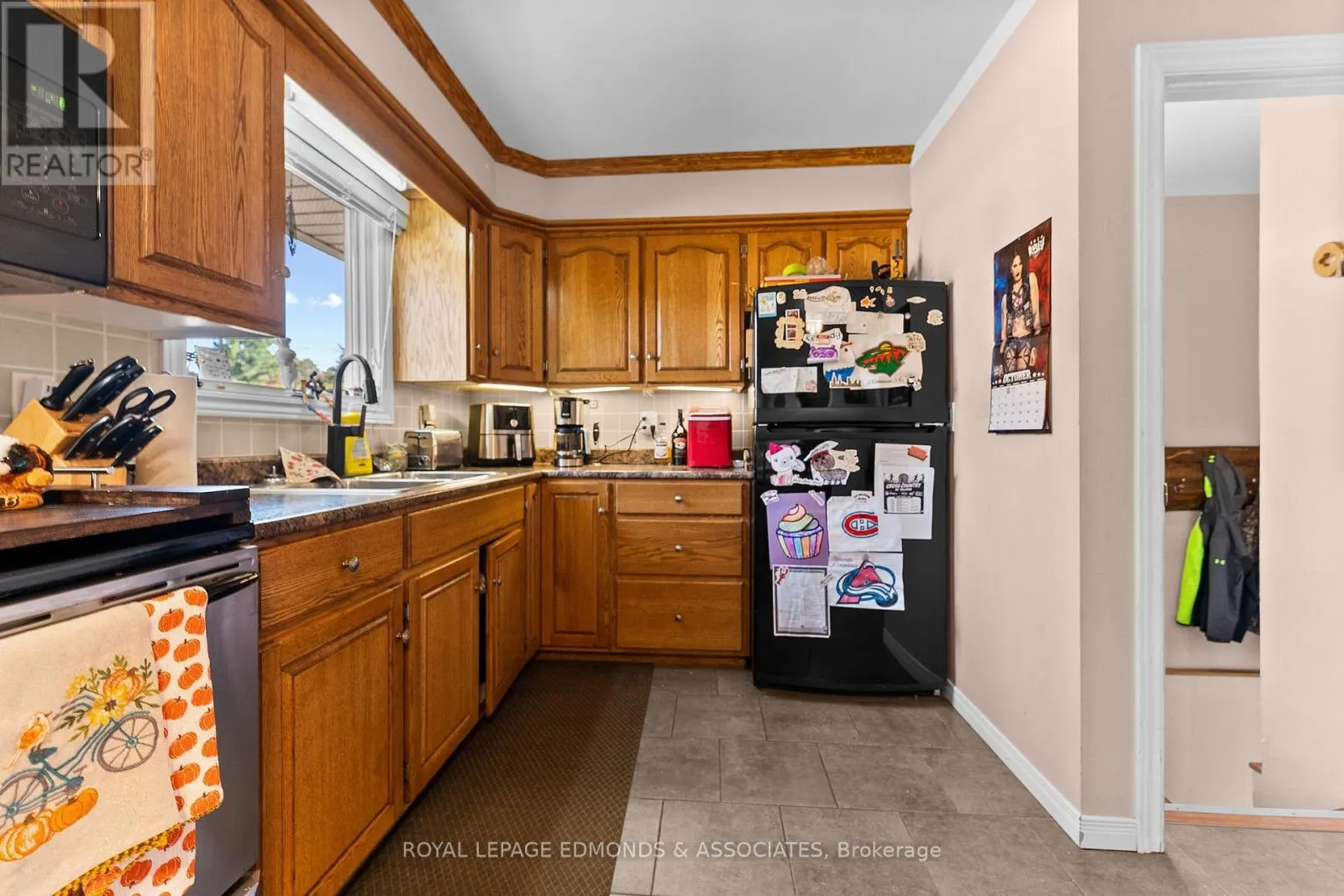 10 SUNSET CRESCENT