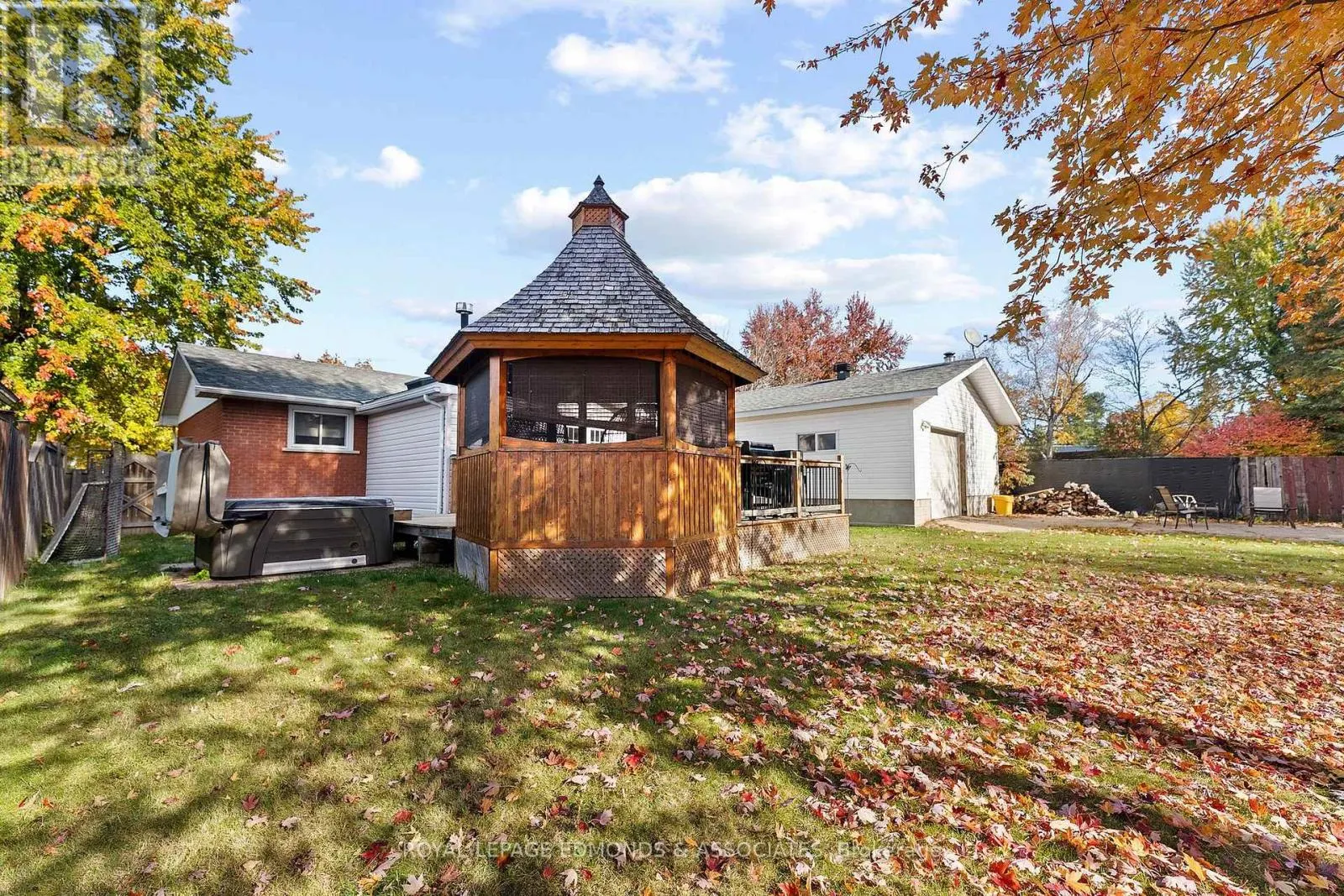10 SUNSET CRESCENT