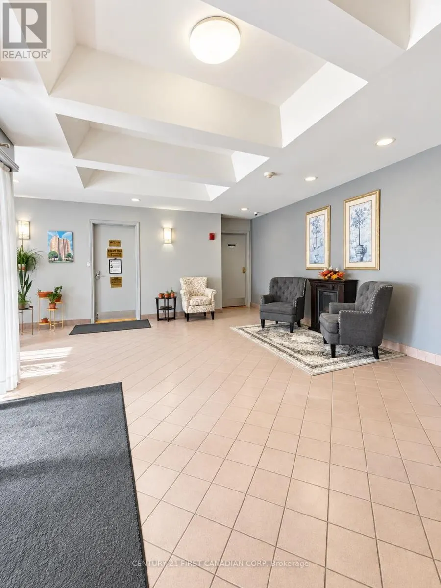 401 - 860 COMMISSIONERS ROAD E #401