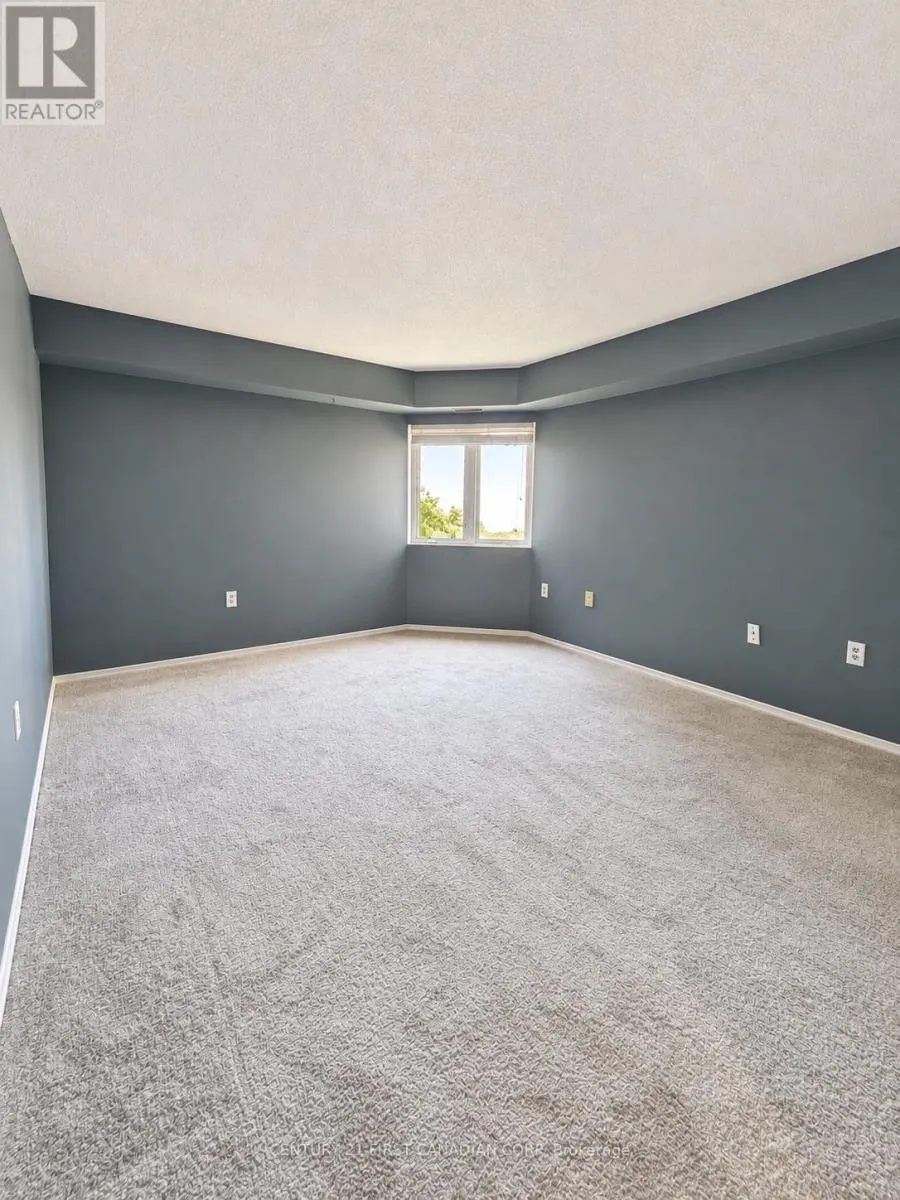 401 - 860 COMMISSIONERS ROAD E #401