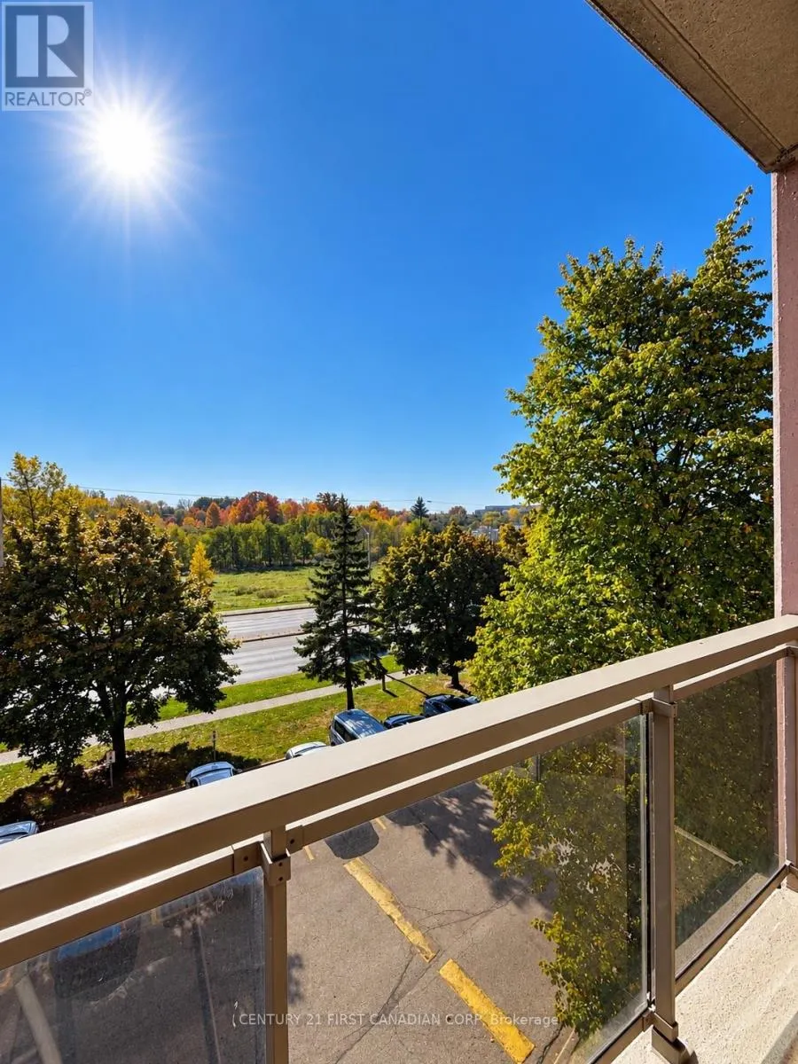 401 - 860 COMMISSIONERS ROAD E #401