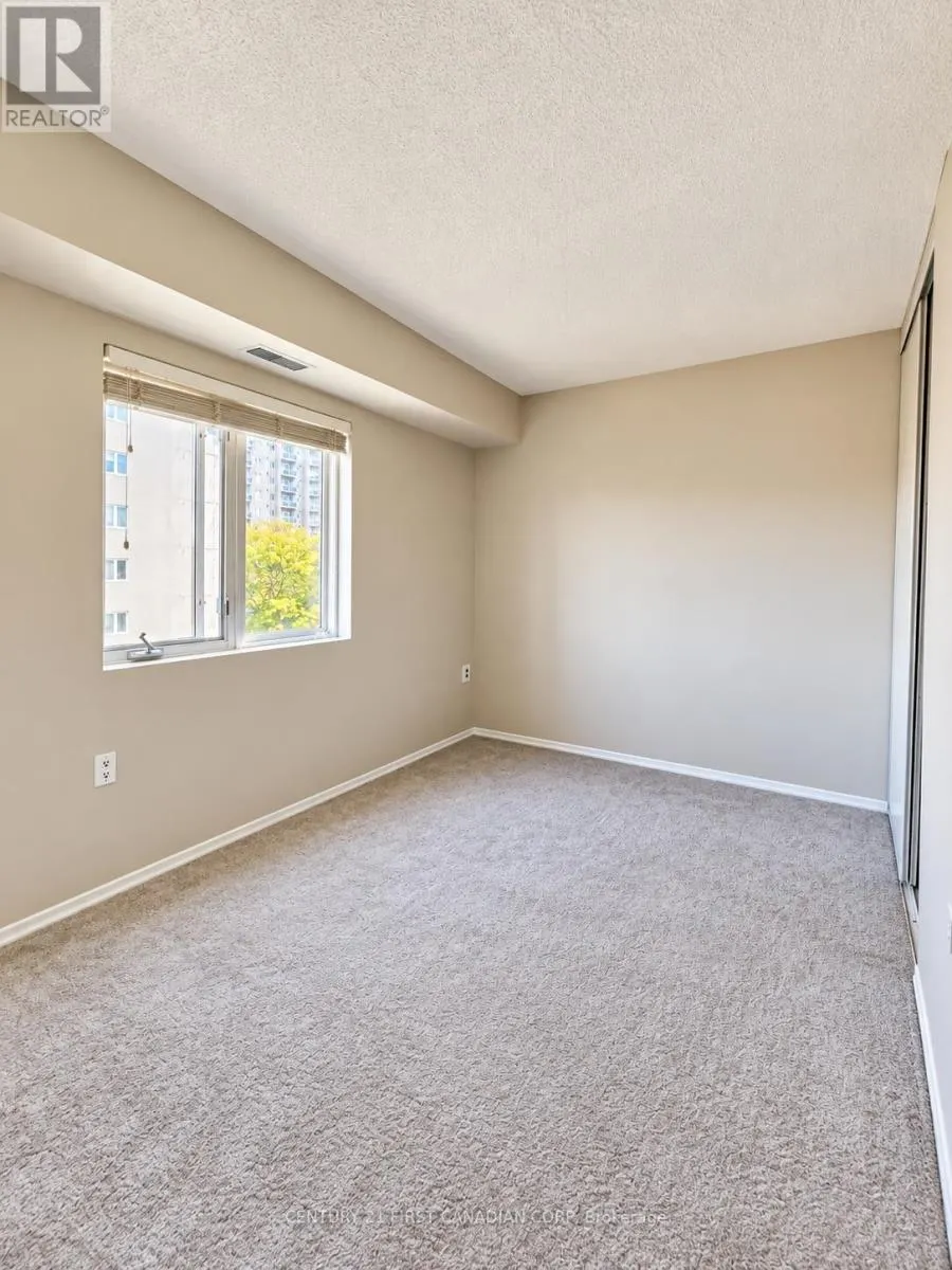 401 - 860 COMMISSIONERS ROAD E #401
