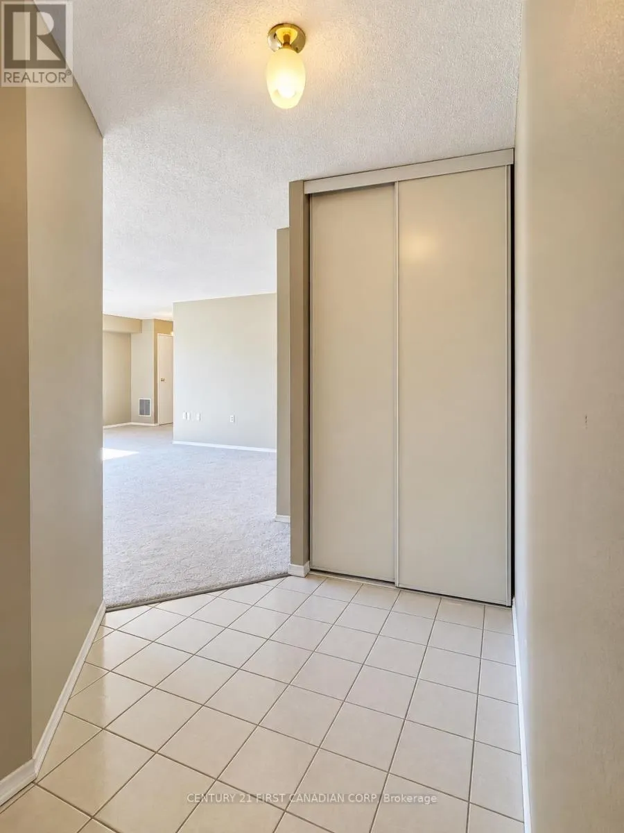 401 - 860 COMMISSIONERS ROAD E #401