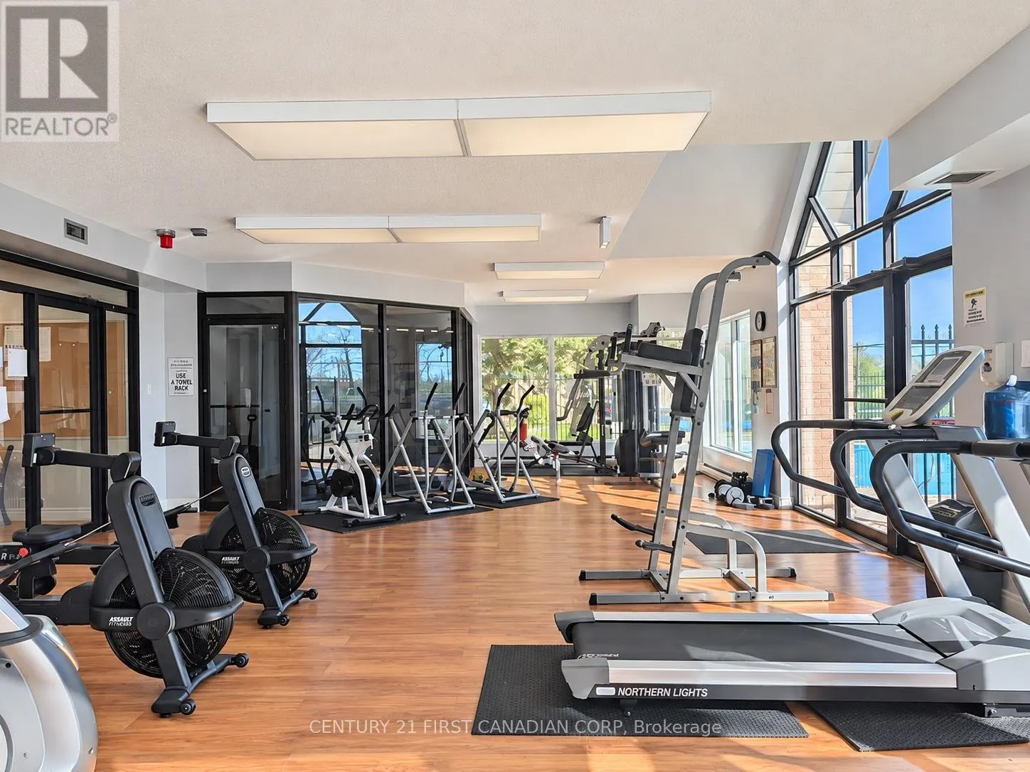 401 - 860 COMMISSIONERS ROAD E #401
