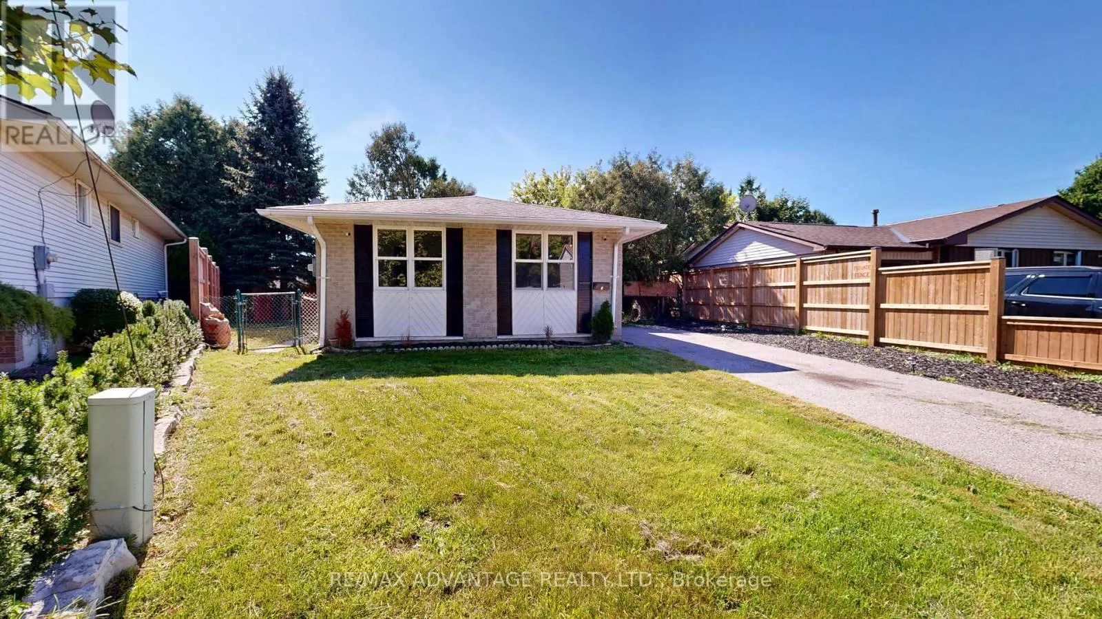 9 CAMELOT CRESCENT