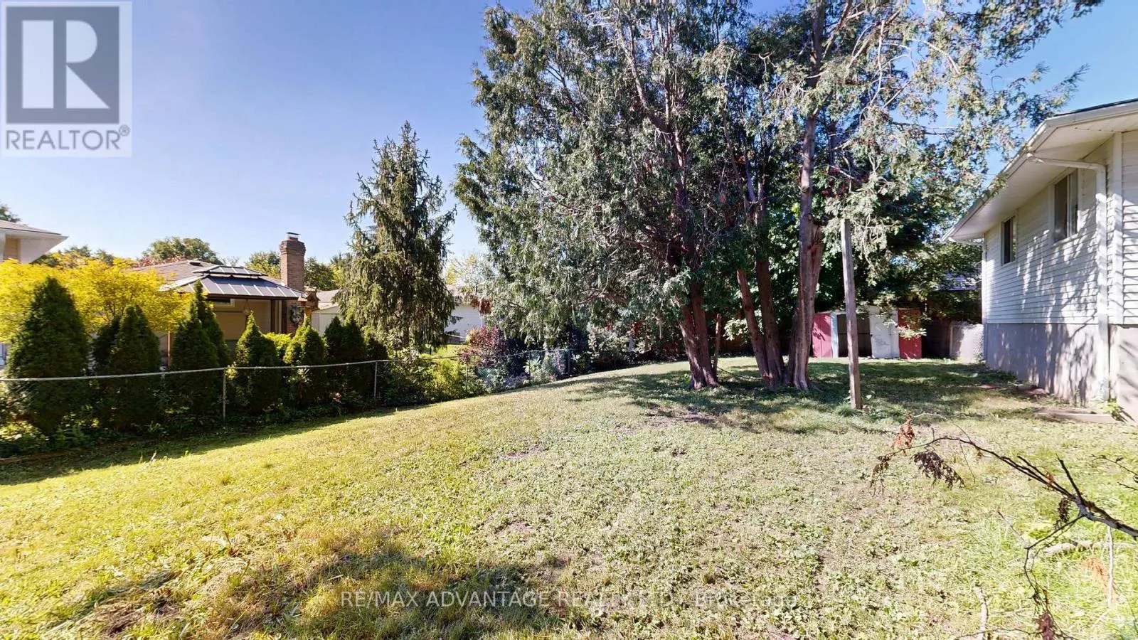 9 CAMELOT CRESCENT