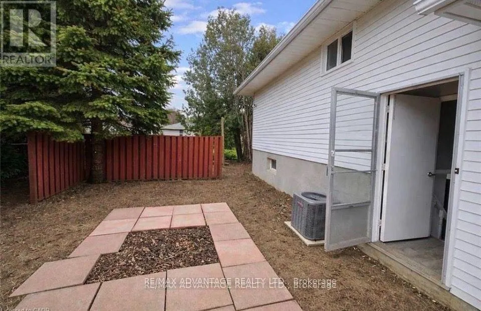 9 CAMELOT CRESCENT