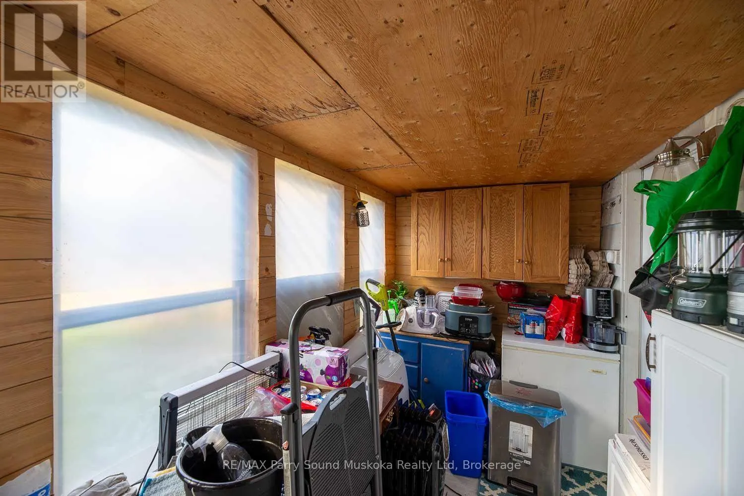 27 AHMIC ST STREET W