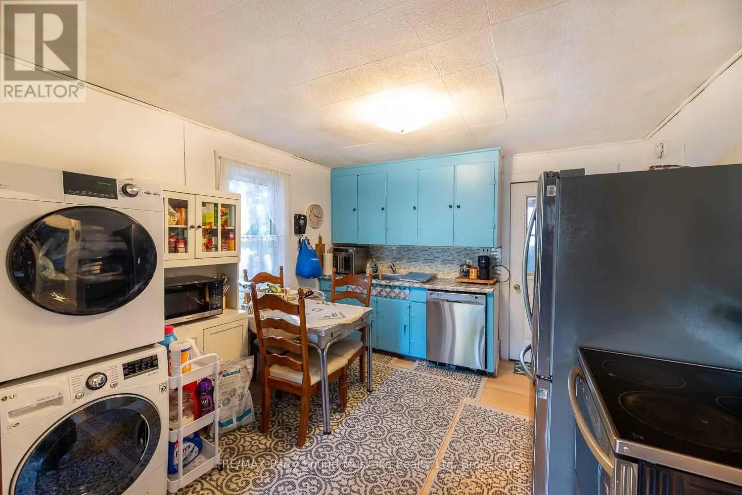 27 AHMIC ST STREET W