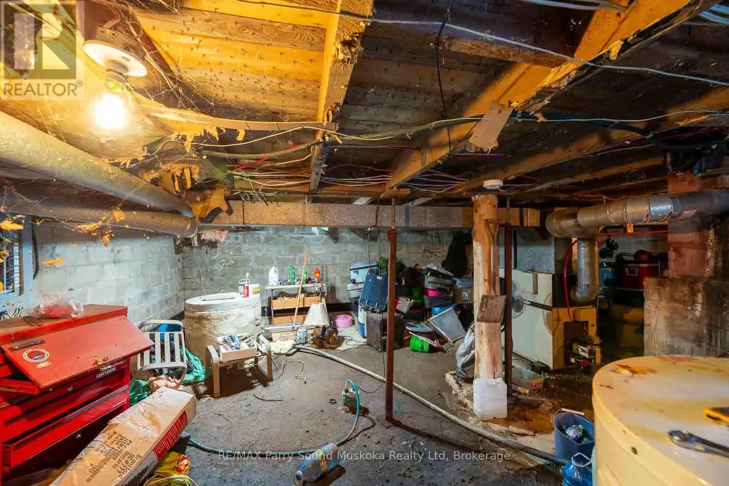 27 AHMIC ST STREET W