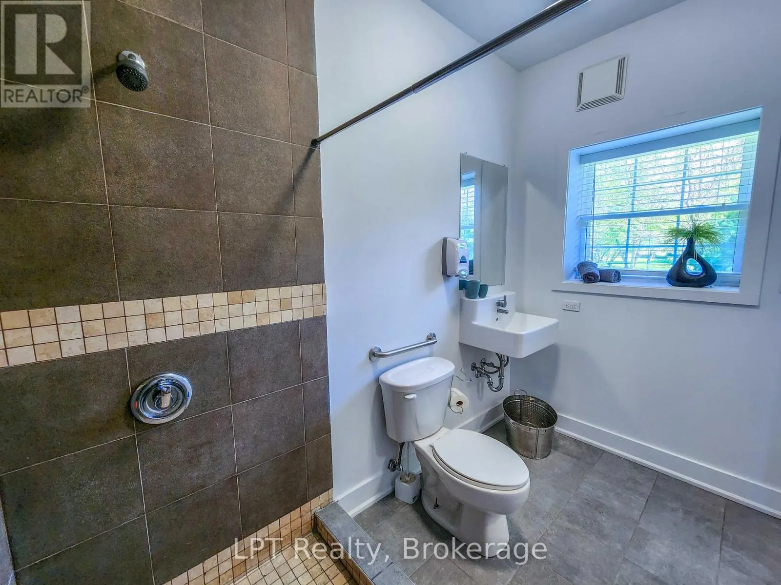 UNIT #3 - 12 LEGGETT LANE #Unit #3
