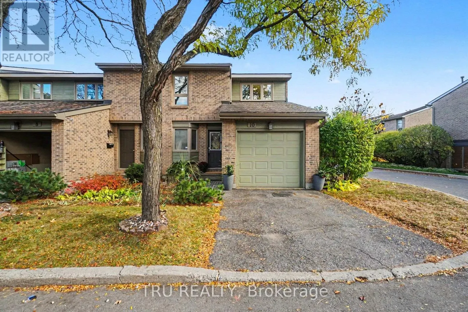 10 - 710 CORONATION AVENUE