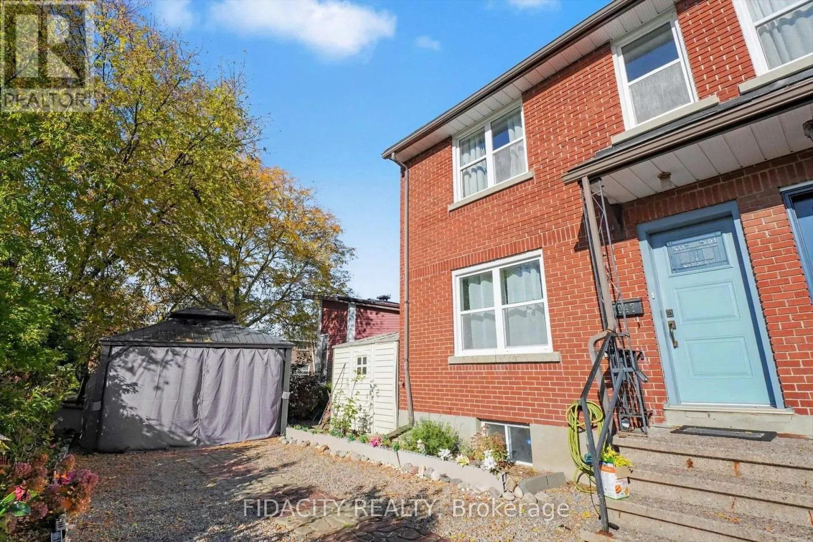 1047 HOLLINGTON STREET