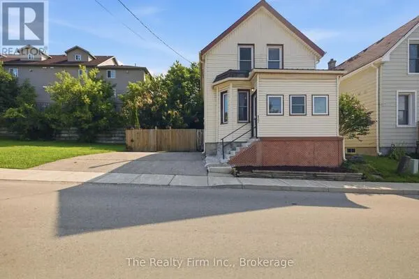 17 DOUGLAS STREET