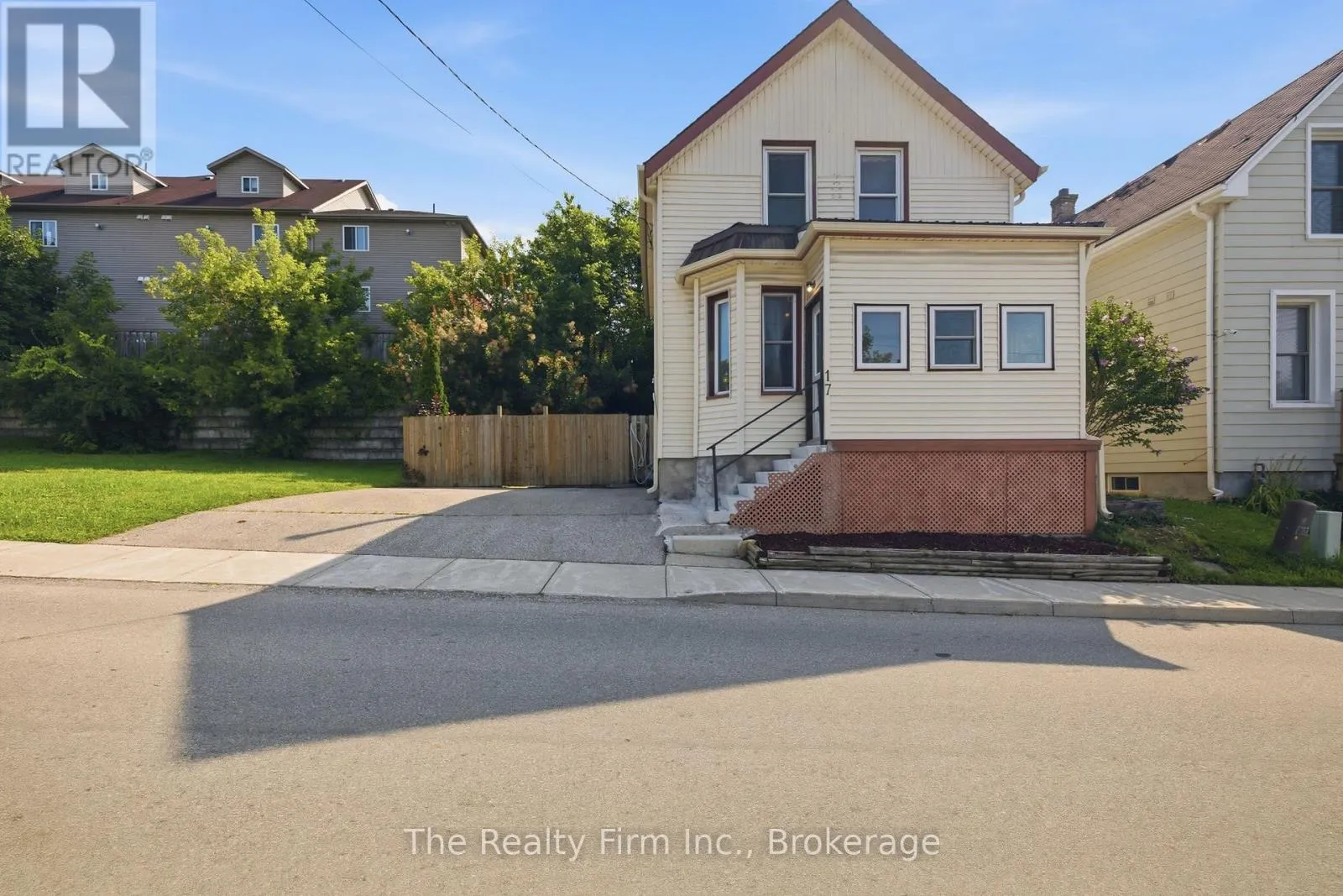 17 DOUGLAS STREET