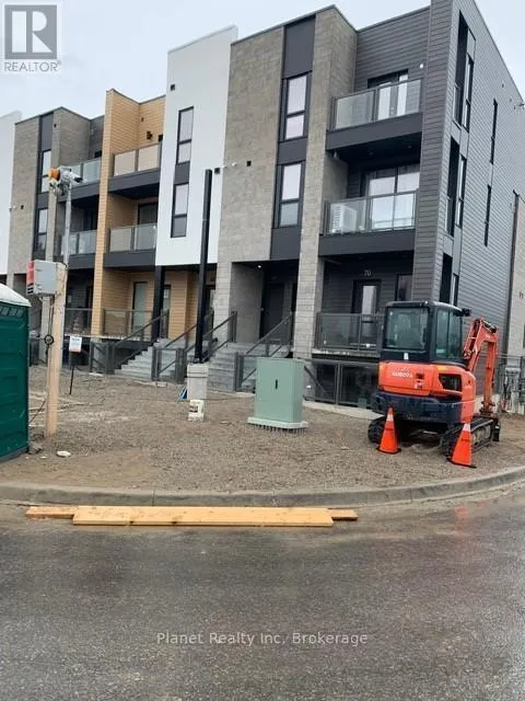 67 - 261 WOODBINE AVENUE #67