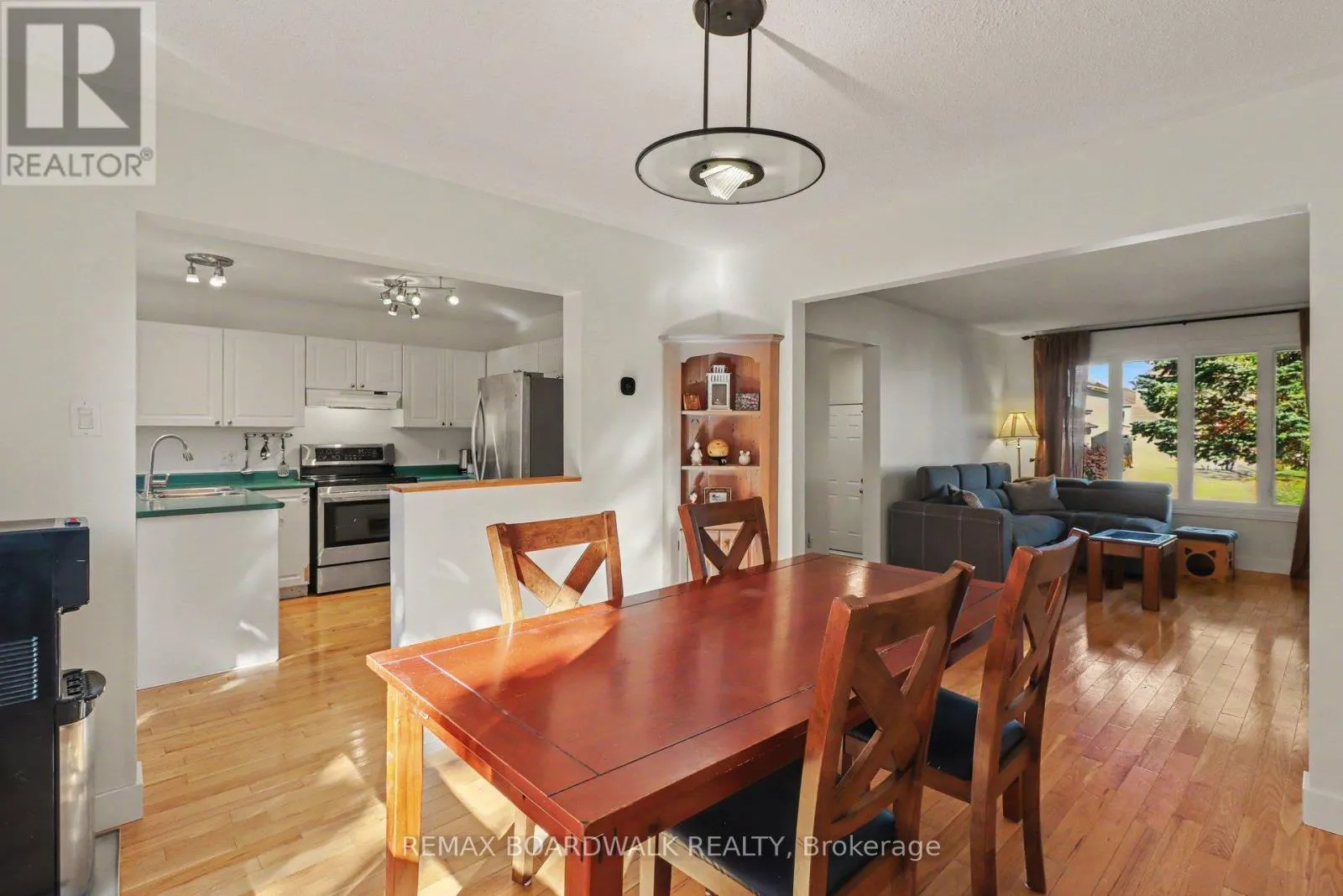 869 CLEARCREST CRESCENT